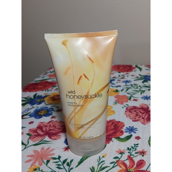 Vintage Bath & Body Works WILD HONEYSUCKLE‎ Creamy Body Wash 8 oz  Signature HTF - Picture 1 of 2